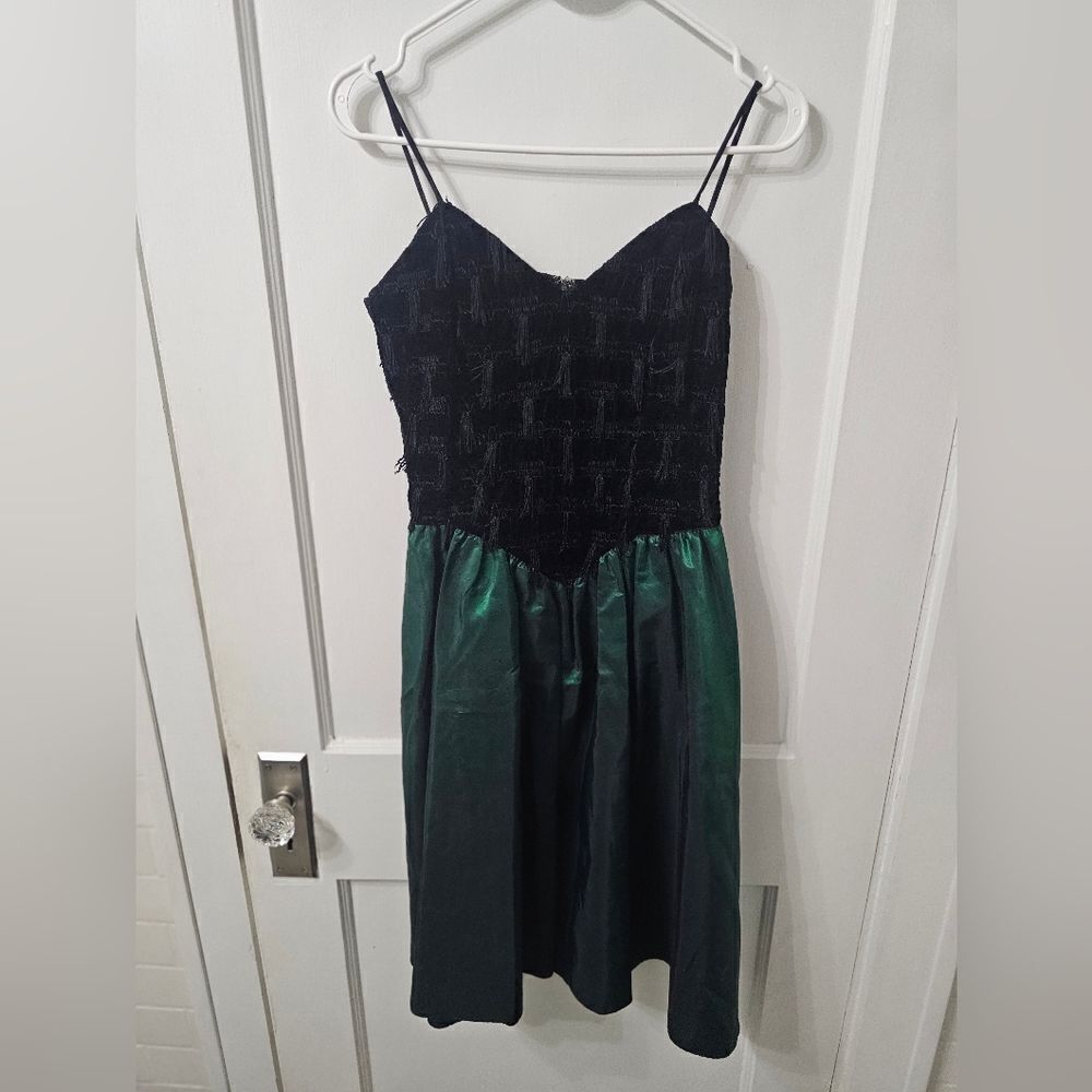 Vintage Scarlet nite dress. Black velvet top with emerald green skirt sz 9/10